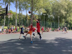 Соревнования по стритболу прошли в Раменском парке