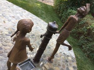 В пос. Ильинский состоялось открытие скульптурной композиции «За водой!»