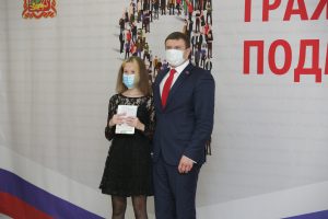 Восемь юных раменчан получили свои первые паспорта в торжественной обстановке