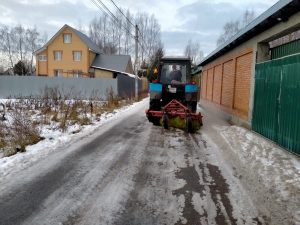 В Ильинском продолжаются работы по уборке дорог
