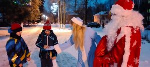 20 декабря прошла акция «Дед Мороз здоровье принёс», к которой присоединились сотрудники ДК «Строитель»