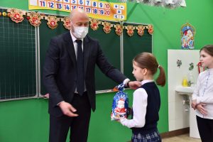 В канун Нового года СОШ №26 посетил Депутат Совета депутатов Раменского городского округа Сергей Демин