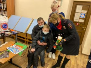 Сотрудники Госавтоинспекции встретились с ребенком, получившим травмы в результате дорожно-транспортного происшествия