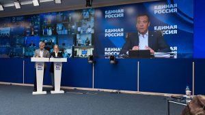 Студенты-медики волонтерских центров «Единой России» помогают врачам, работающим «в красных зонах»