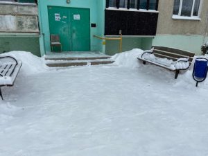 Дворовые и общественные территории очищают от снега в Кратово