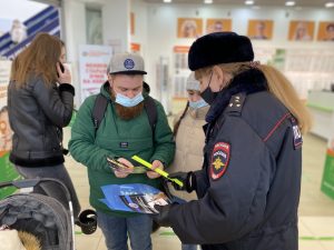 Госавтоинспекция провела профилактическое мероприятие «Стоп-Гаджет» в торговых центрах Раменского округа