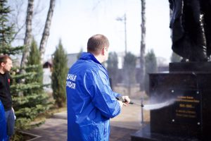 Раменские единороссы провели субботник