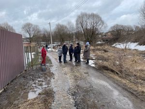 Жителям Литвиново помогли устранить подтопление