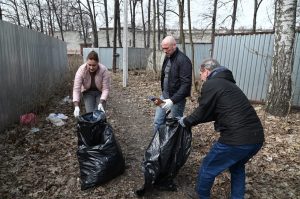 В Ильинском провели субботник в рамках месячника благоустройства
