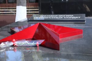 Воинам поселка Удельная