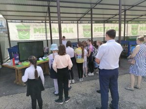 Экоурок для школьников провели на площадке МегаБак в Люберцах