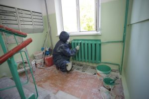 Ильинская управляющая компания проводит ремонт подъездов
