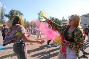 В День города у дворца спорта «Борисоглебский» состоялся фестиваль красок