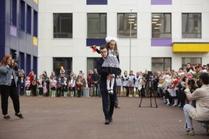 Первые линейки в день знаний состоялись во дворе школы №35 на ул.Молодежной