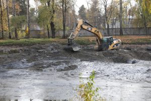 Масштабные работы по очистке Быковского пруда проходят в территориальном управлении «Быково»