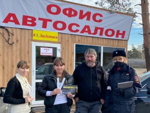 Госавтоинспекторы Раменского городского округа организовали правовой ликбез на площадке автосалона