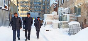Виктор Неволин проверил ход реконструкции Удельнинской поликлиники