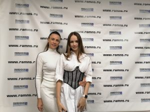 Финалистка шоу «Кондитер» на телеканале «Пятница» Дарья Павлова в студии Раменского радио