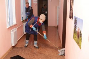 В детском саду №20, где произошло возгорание электропроводки, начались работы по уборке помещений