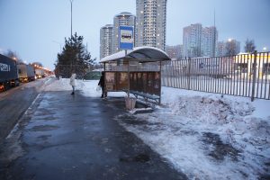 Жители Островцов жалуются на неубранный снег