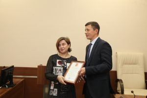 В ходе оперативного совещания первый заместитель главы администрации Раменского г.о. Олег Плынов вручил несколько наград