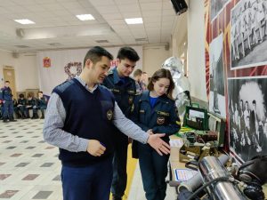 В преддверии 90-летия «Гражданской обороны России» подростков пригласили на тематическую выставку