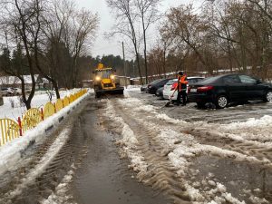 В Кратово убирают снег