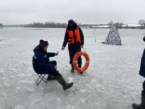 Спасатели ГКУ МО «Мособлпожспас» рассказали о признаках хрупкого льда