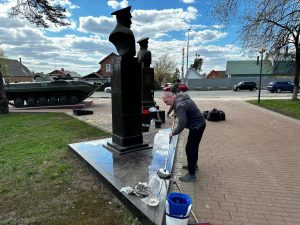 В сквере им.Х.Л.Харазия провели субботник