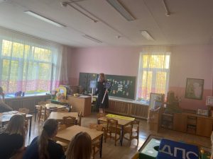 Сотрудники Госавтоинспекции принимают участие в родительских собраниях
