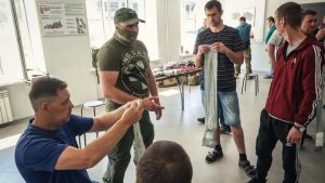 Бойцы продолжают проходить обучение в центре отбора на военную службу по контракту в Балашихе