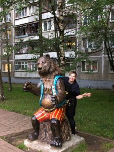 Жители отреставрировали фигуру Медведя в Холодово