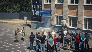 Добровольцы могут заключить контракт на службу в пункте отбора в Балашихе