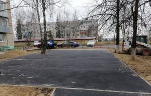 Продолжаются работы по модернизации детской игровой площадки у д.14 в п.Электроизолятор
