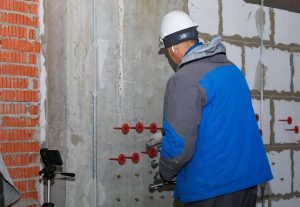 Николай Ханин проверил ход строительства школы на Высоковольтной
