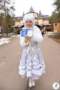 Раменская Снегурочка получила право на волшебство от главного Деда Мороза