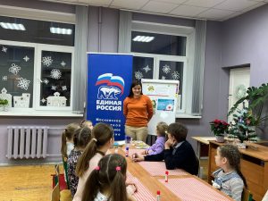Члены и сторонники партии «Единая Россия» приняли участие в акции «Фронтовая открытка»