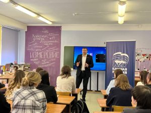 Секретарь местного отделения партии «Единая Россия» Юрий Ермаков провёл урок по бизнесу  для старшеклассников
