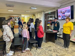 Патриотический час провели в ДК «Лель»