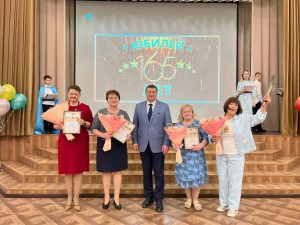 Единороссы поздравили со 165-летием Раменскую школу № 4
