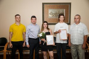 В Раменском детям-сиротам вручили сертификаты на приобретение жилья 