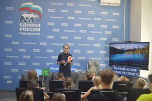 Подмосковная «Единая Россия» приняла участие во Всероссийской акции «Везу детей безопасно!»
