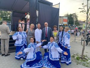 На центральной площади пос. Электроизолятор ТУ «Гжель» Раменского городского округа прошли мероприятия, посвященные Дню родного края