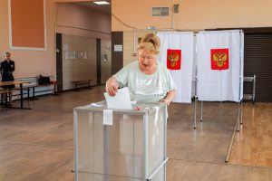 В первый день голосования на выборы в Раменском пришла участница клуба «Активное долголетие» Наталья Ивановна Кашаева