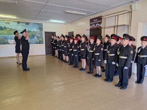 С первым учебным днем поздравили раменские росгвардейцы подшефный кадетский класс