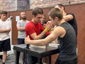 Раменский молодежный центр приглашает принять участие открытом окружном турнире по армрестлингу