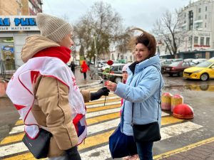 Волонтеры подарили улыбки мамам Раменского
