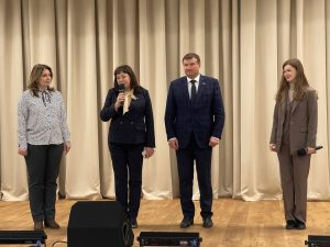 «Единая Россия» в Раменском поздравила молодежный театр «Первопроходцы» с профессиональным праздником