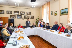 «Единая Россия» организовала встречу-чаепитие с бывшими узниками фашистских концлагерей