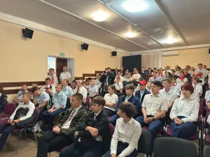Единороссы поздравили работников Московской детской железной дороги в поселке Кратово с профессиональным праздником